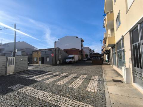 Loja com 90 m2 nas Caxinas em Vila do Conde