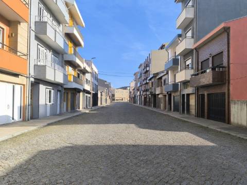 Loja com 90 m2 nas Caxinas em Vila do Conde
