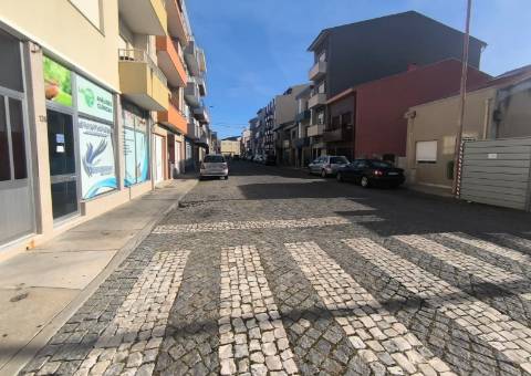 Loja com 90 m2 nas Caxinas em Vila do Conde