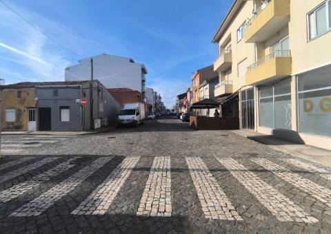 Loja com 90 m2 nas Caxinas em Vila do Conde