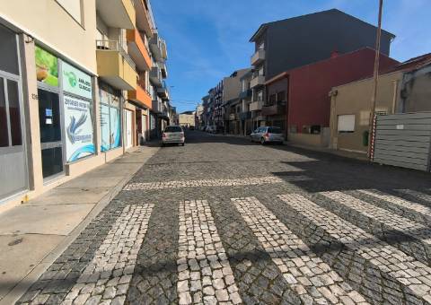 Loja com 90 m2 nas Caxinas em Vila do Conde
