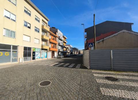 Loja com 90 m2 nas Caxinas em Vila do Conde