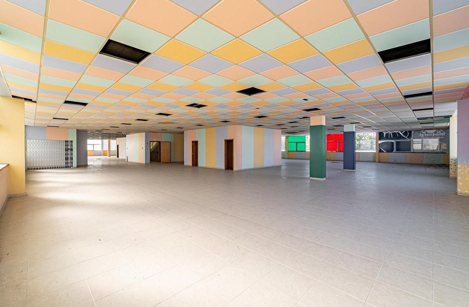 Espaço Comercial com 4.300 m² para Arrendamento