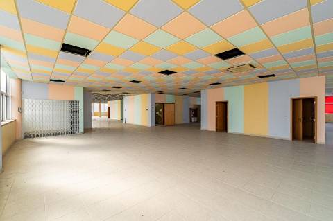 Espaço Comercial com 4.300 m² para Arrendamento