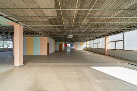Espaço Comercial com 4.300 m² para Arrendamento