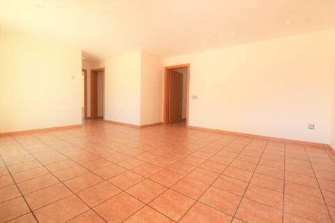 Fantástica moradia V7 com piscina e terreno