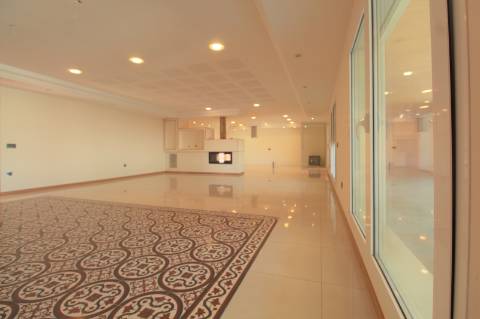 Fantástica moradia V7 com piscina e terreno