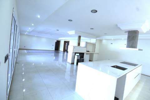 Fantástica moradia V7 com piscina e terreno