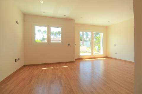 Fantástica moradia V7 com piscina e terreno