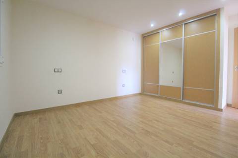 Fantástica moradia V7 com piscina e terreno