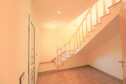 Fantástica moradia V7 com piscina e terreno