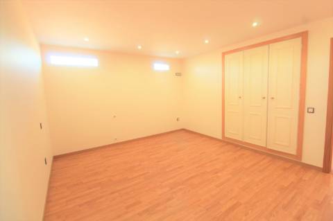 Fantástica moradia V7 com piscina e terreno