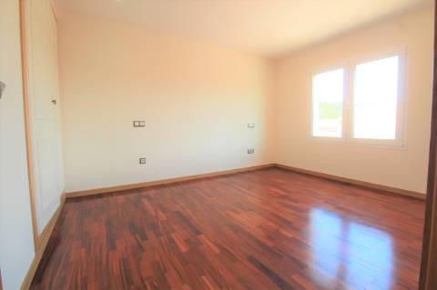 Fantástica moradia V7 com piscina e terreno