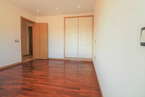 Fantástica moradia V7 com piscina e terreno