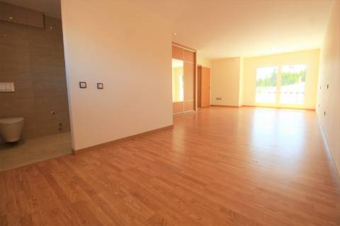 Fantástica moradia V7 com piscina e terreno