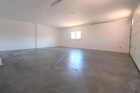 Fantástica moradia V7 com piscina e terreno