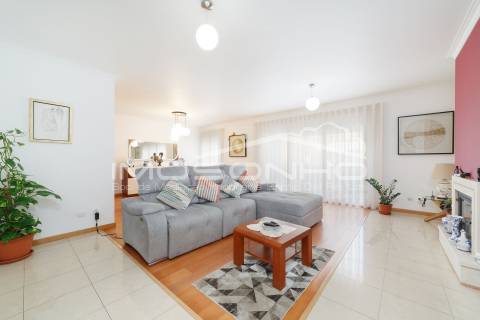 Apartamento T3 situado em zona muito calma perto do centro da cidade da Marinha Grande.