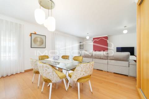 Apartamento T3 situado em zona muito calma perto do centro da cidade da Marinha Grande.