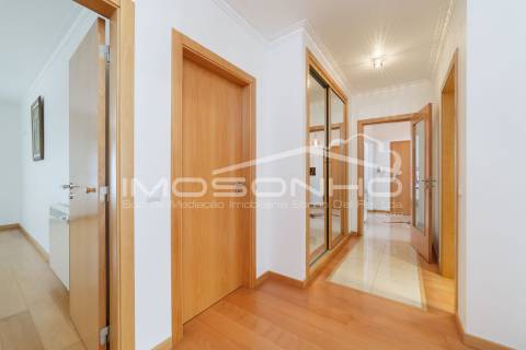 Apartamento T3 situado em zona muito calma perto do centro da cidade da Marinha Grande.