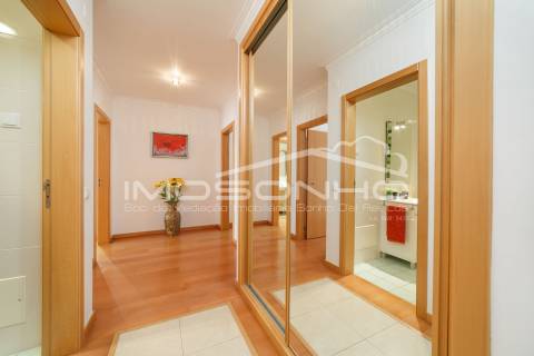 Apartamento T3 situado em zona muito calma perto do centro da cidade da Marinha Grande.