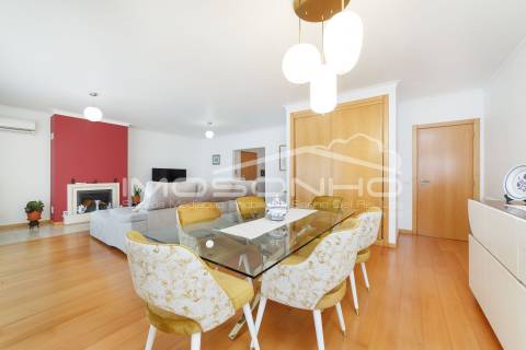 Apartamento T3 situado em zona muito calma perto do centro da cidade da Marinha Grande.