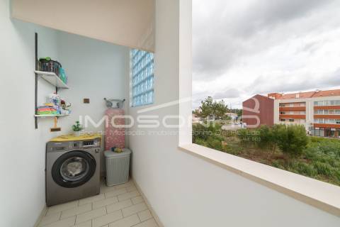 Apartamento T3 situado em zona muito calma perto do centro da cidade da Marinha Grande.