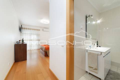 Apartamento T3 situado em zona muito calma perto do centro da cidade da Marinha Grande.