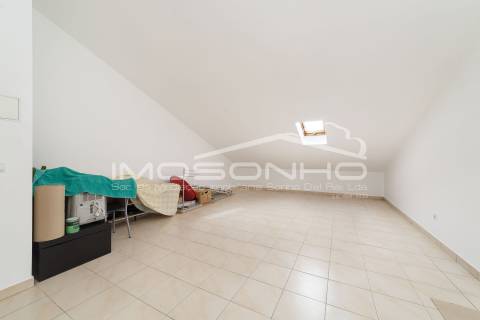 Apartamento T3 situado em zona muito calma perto do centro da cidade da Marinha Grande.