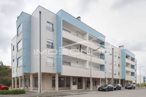 Apartamento T3 situado em zona muito calma perto do centro da cidade da Marinha Grande.