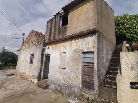 Vende-se Casa Antiga para reconstruir