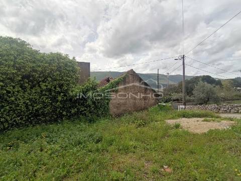 Vende-se Casa Antiga para reconstruir
