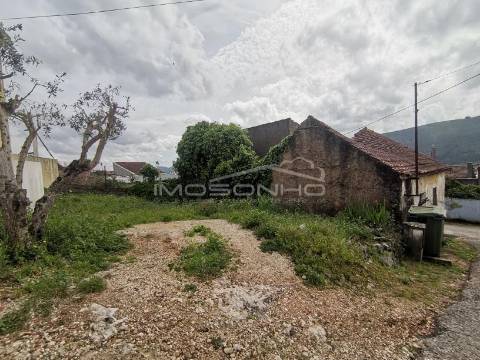 Vende-se Casa Antiga para reconstruir