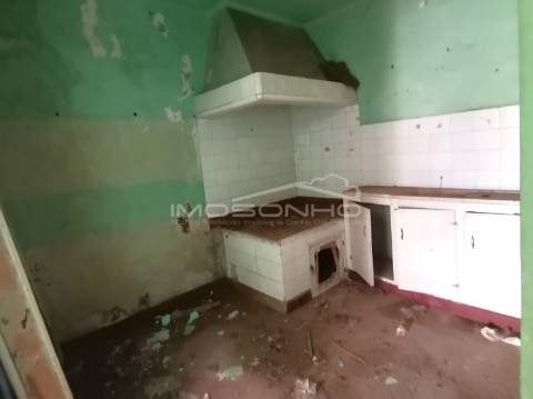 Vende-se Casa Antiga para reconstruir