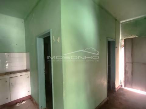 Vende-se Casa Antiga para reconstruir
