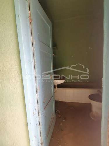 Vende-se Casa Antiga para reconstruir