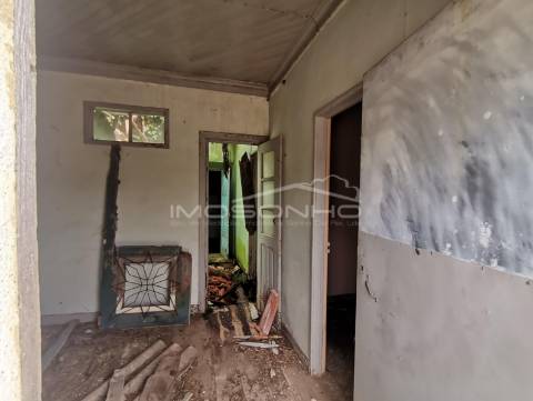 Vende-se Casa Antiga para reconstruir