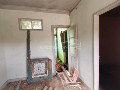 Vende-se Casa Antiga para reconstruir