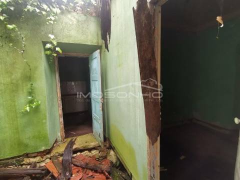 Vende-se Casa Antiga para reconstruir