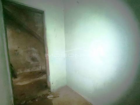 Vende-se Casa Antiga para reconstruir
