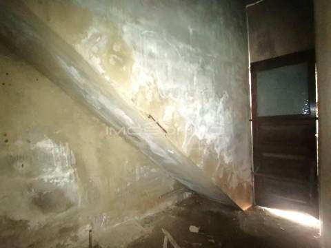 Vende-se Casa Antiga para reconstruir