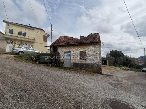 Vende-se Casa Antiga para reconstruir