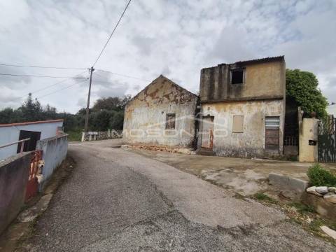 Vende-se Casa Antiga para reconstruir