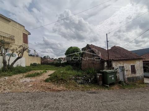 Vende-se Casa Antiga para reconstruir
