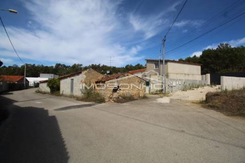 Moradia T2 com anexos