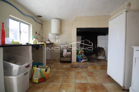 Moradia T2 com anexos