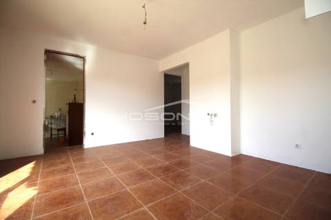 Moradia T2 com anexos