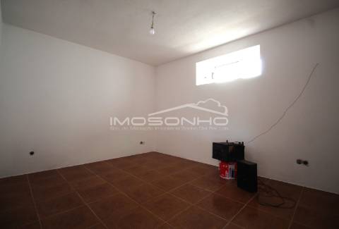 Moradia T2 com anexos