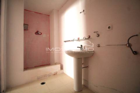 Moradia T2 com anexos