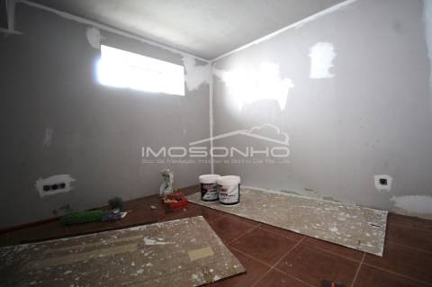 Moradia T2 com anexos