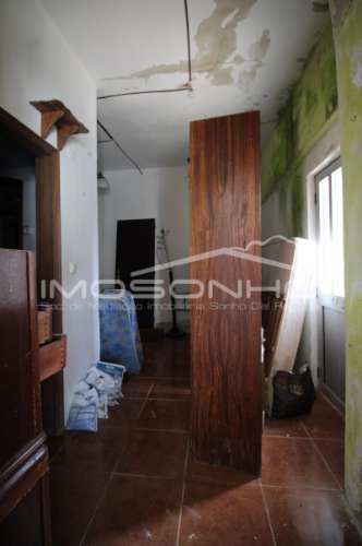 Moradia T2 com anexos